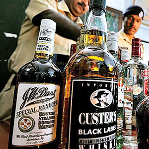 Fake liquor worth 15 lakhs was seized in Satna of Madhya Pradesh.
